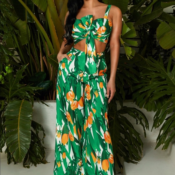 Was $150 Summer Tulip Print 2pc Set - Picture 10 of 10